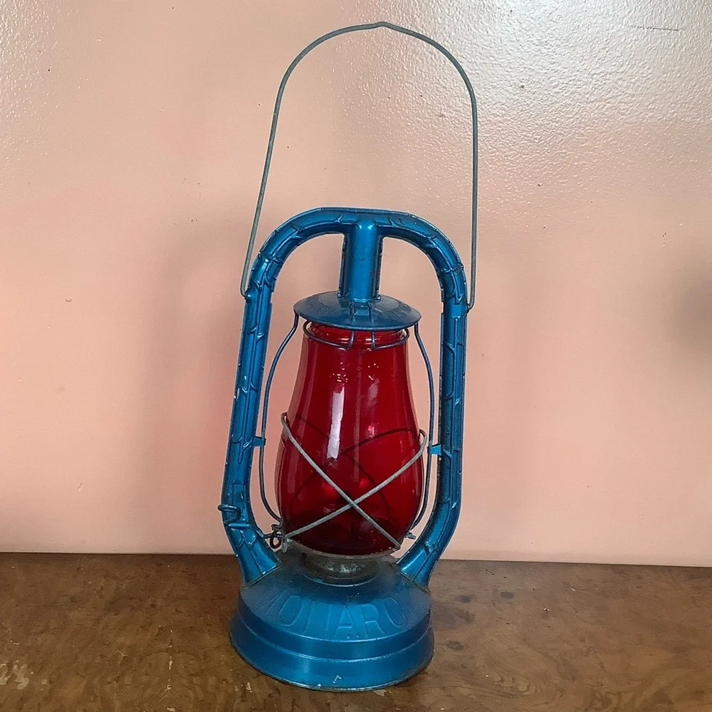 Vintage Dietz Monarch Kerosene Lantern Red Globe Blue Body N.Y. USA
